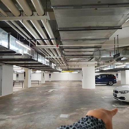 Highpark Suites At Petaling Jaya, Kelana Jaya By Plush Esterno foto