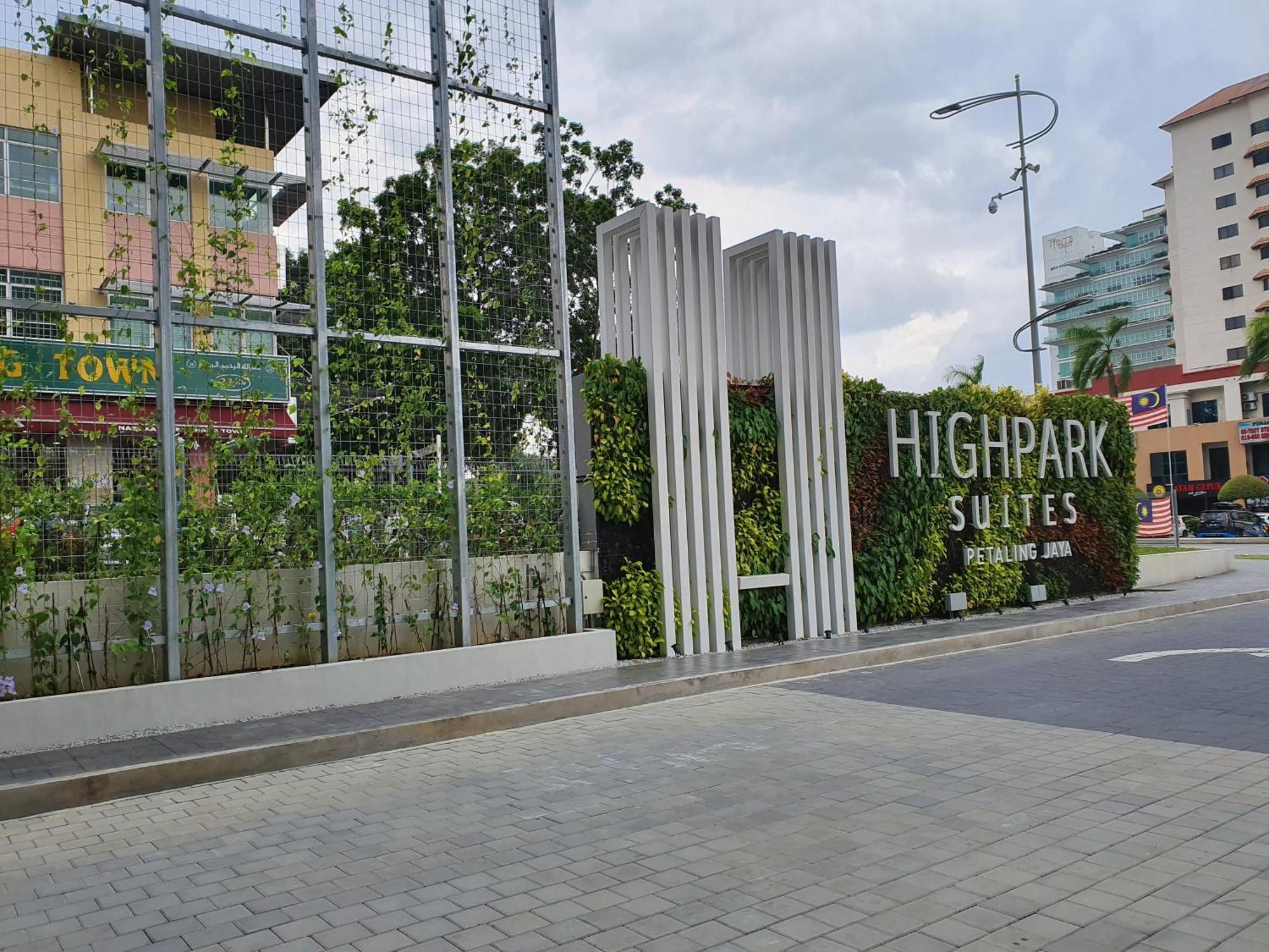 Highpark Suites At Petaling Jaya, Kelana Jaya By Plush Esterno foto