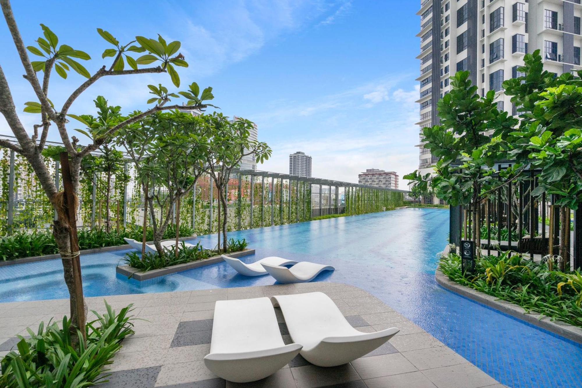 Highpark Suites At Petaling Jaya, Kelana Jaya By Plush Esterno foto