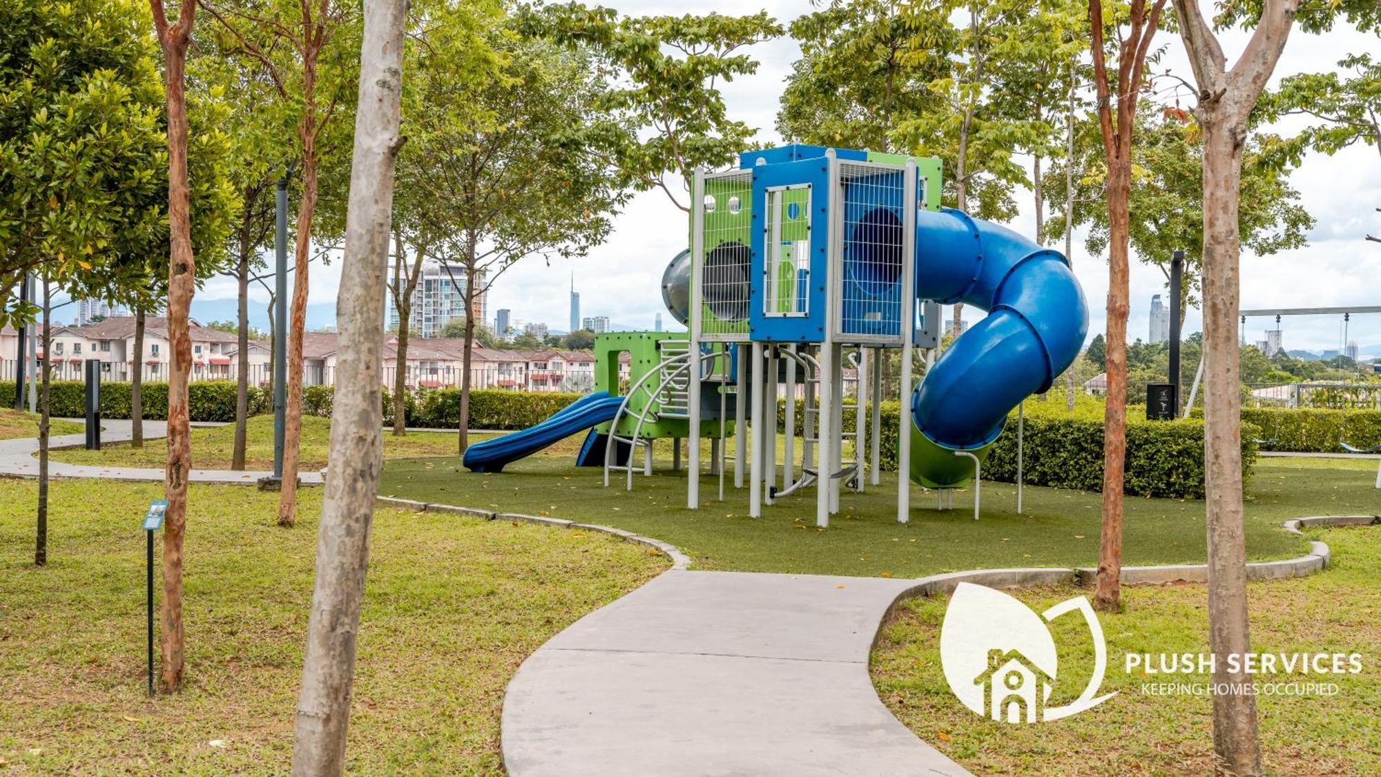 Highpark Suites At Petaling Jaya, Kelana Jaya By Plush Esterno foto